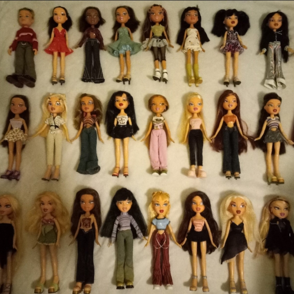 Bratz dolls lot